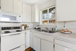 Baby Island Bungalow | Waterfront Cabin & Beach - Image 5