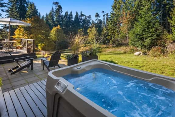 Whidbey Island Oasis with Hot Tub and Fire pit - Image 1