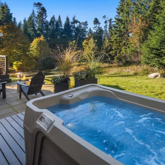 Whidbey Island Oasis with Hot Tub and Fire pit - Image 1