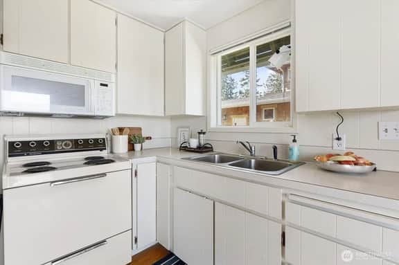 Baby Island Bungalow | Waterfront Cabin & Beach - Image 5