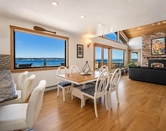 Bells Beach I Langley I Sleeps 8 - Image 3