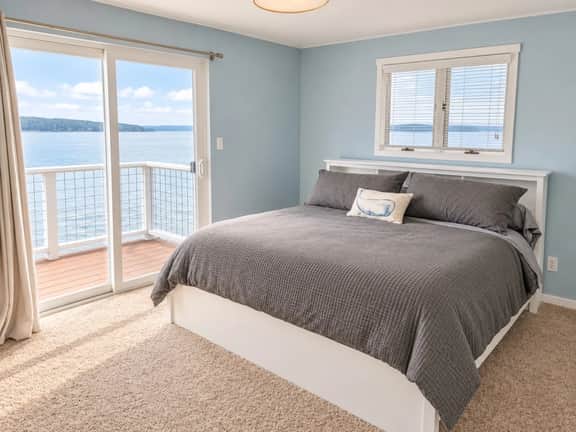 Whale Watching I Beachfront I Hot Tub I Sleeps 9 - Image 3