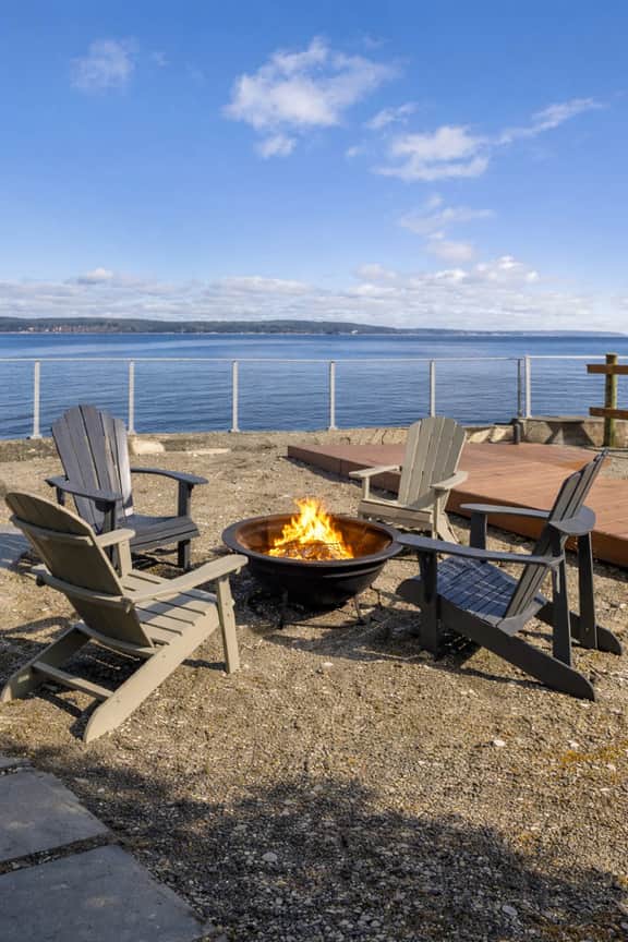 Whale Watching I Beachfront I Hot Tub I Sleeps 9 - Image 5